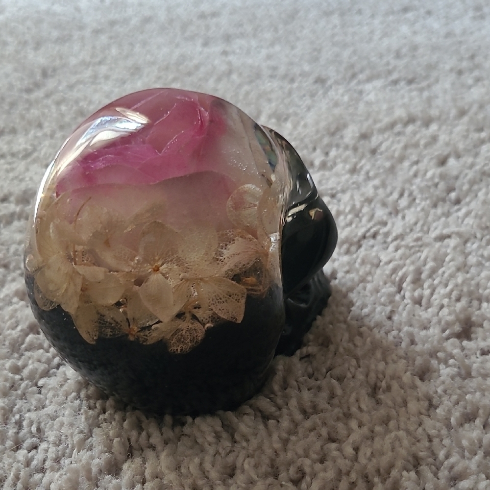 Resin Skull With Real Flowers - Picture 4 of 6